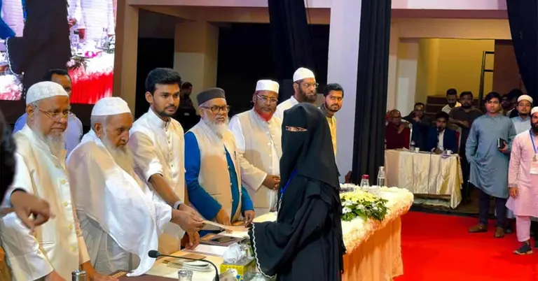 শহিদ পরিবারের সদস্যদের মাঝে চেক বিতরণ অনুষ্ঠান